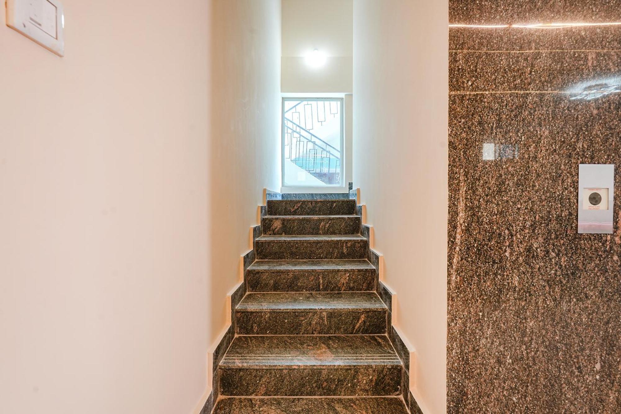 Fabhotel Crystal Suites Bangalore Exteriör bild